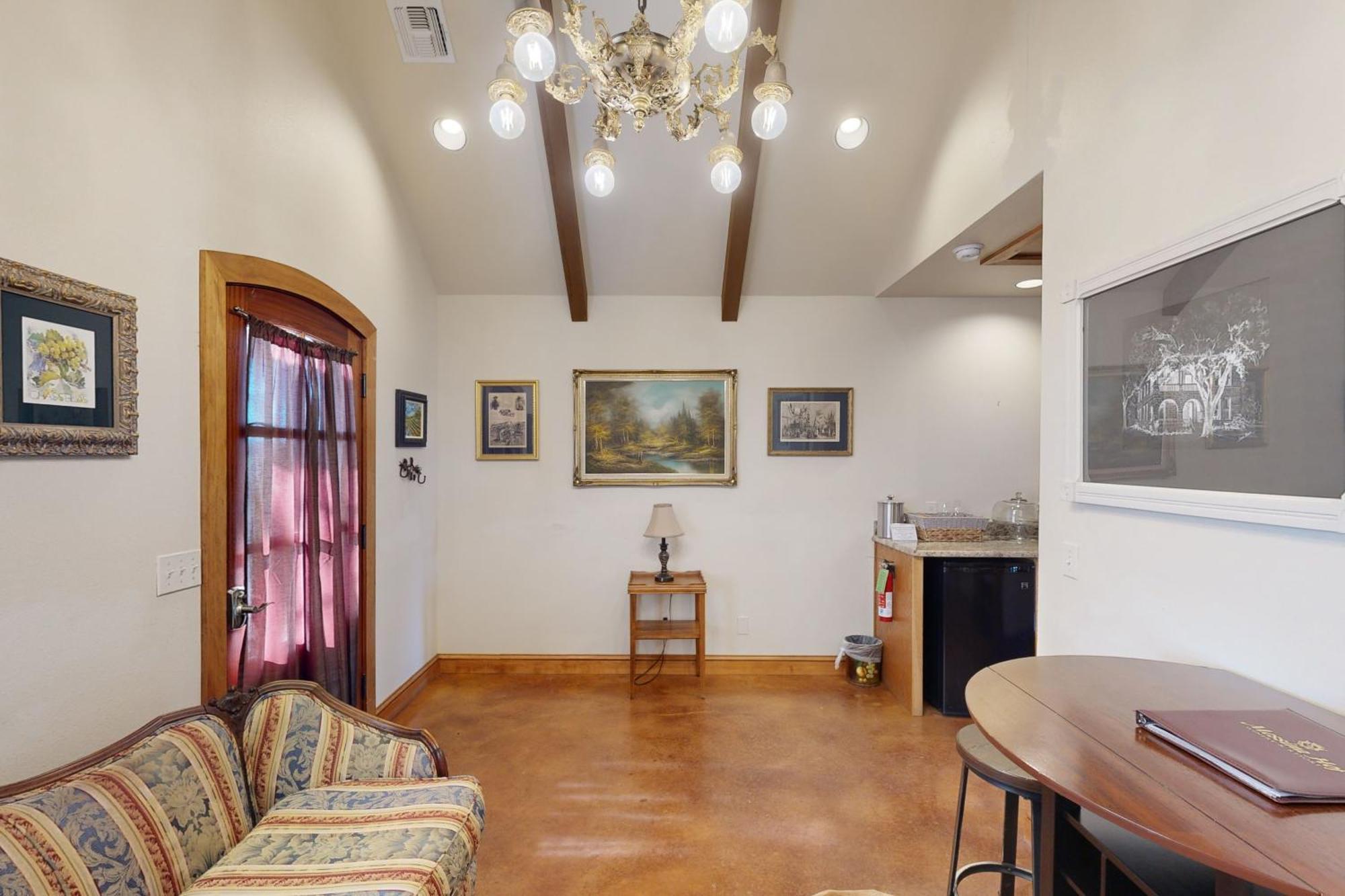 Messina Hof Hill Country Villa Blumenthal Room photo